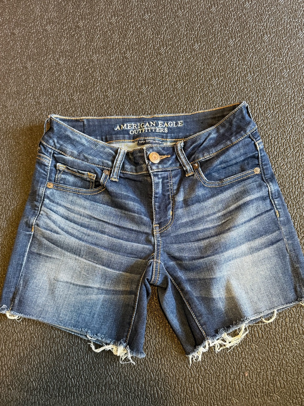 American Eagle Midi shorts